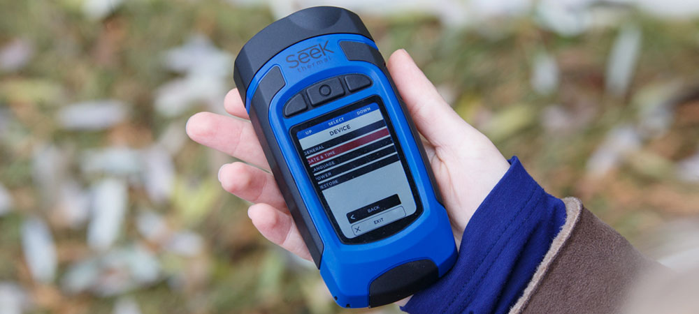 Тепловизор SeekThermalReveal в синем цвете